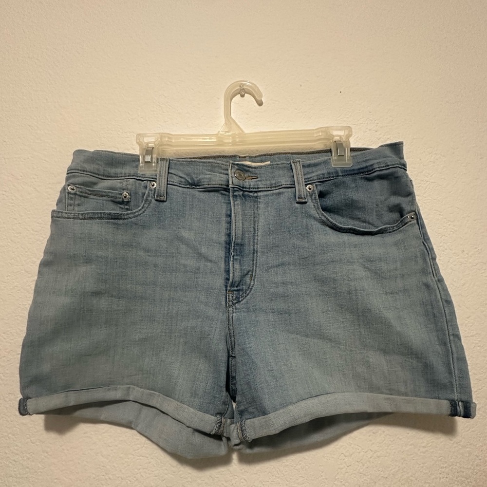 Levi’s Mid Length Denim Blue Women's Shorts size 33